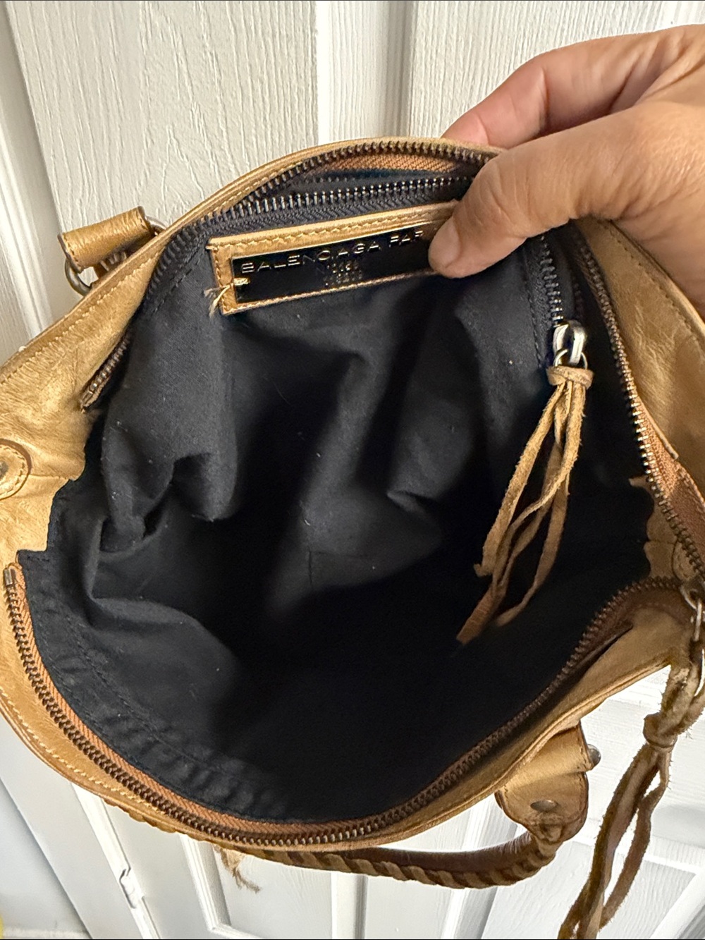 Stylish Tan Leather Satchel Handbag - Classic Women’s Bag - Picture 8 of 16